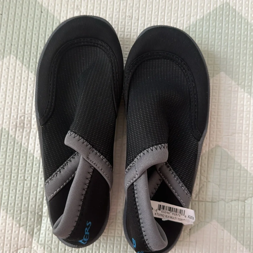 Rafters water shoes black size 11 NEW